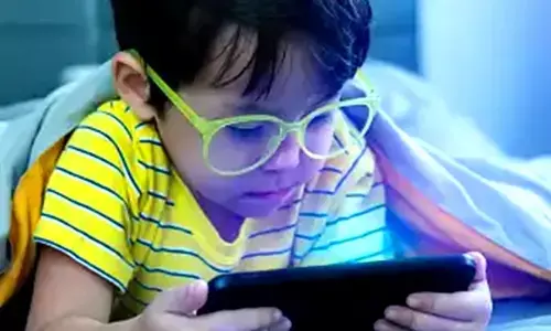 Sexual Symptoms : स्मार्टफोन या टैबलेट के ज्यादा इस्तेमाल से पुरुषों में जल्दी विकसित हो रहे यौन लक्षण