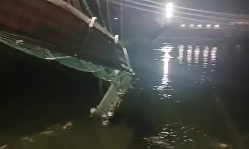 Morbi Bridge Collapse: गुजरात सरकार ने रिपोर्ट सौंपने के लिए HC से दो हफ्ते का समय मांगा