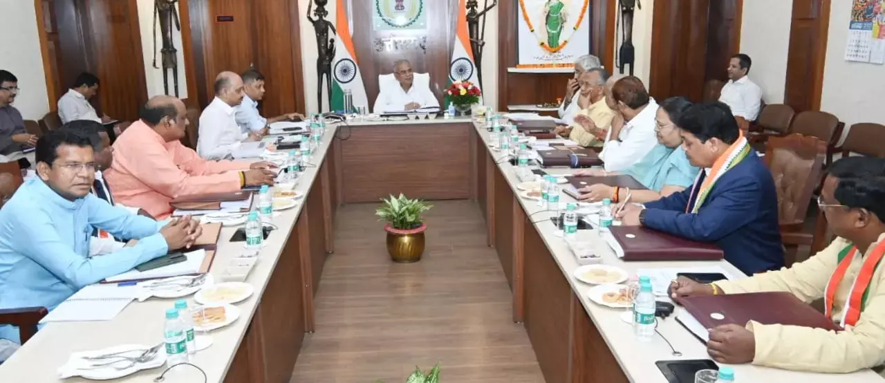 Bhupesh Cabinet Meeting: भूपेश कैबिनेट की बैठक शुरू, देखें फोटो...इन मुद्दों पर हो सकती है चर्चा