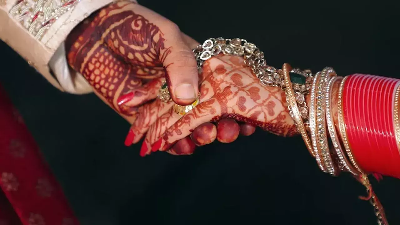 Feng Shui Relationship Tips :वैवाहिक जीवन में नहींं होगा क्लेश-तनाव,   फेंगशुई के अनुसार रखें बेडरुम रहेगा बरकरार ताउम्र आपक प्यार
