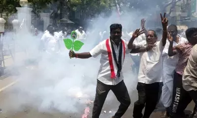 NDA से गठबंधन तोड़ने के बाद AIADMK कार्यकर्ताओं में खुशी की लहर