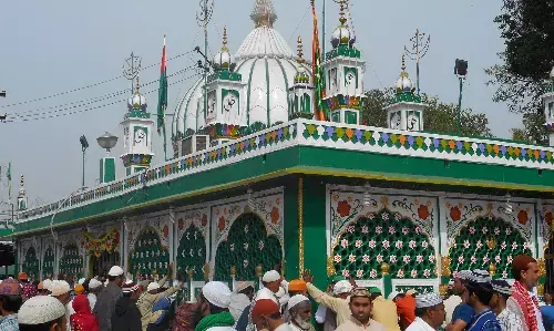 Piran Kaliyar Urs: उर्स में शामिल होने पिरान कलियर पहुंचे पाकिस्तान के 107 जायरीन, वफ्फ बोर्ड देगा खास तोहफा