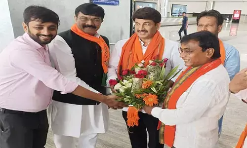 Manoj Tiwari in Raipur मनोज तिवारी बोले- ओवर कांफिडेंस ने ही इनको हर जगह समाप्त किया, कांग्रेस बोली- हमें न दे ज्ञान