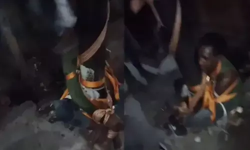 Delhi Crime News: दिल्ली में मोहम्मद ईसार की मॉब लिंचिंग, प्रसाद उठाकर खाने पर भीड़ ने खंभे से बांधकर पीटा, इलाज के दौरान मौत