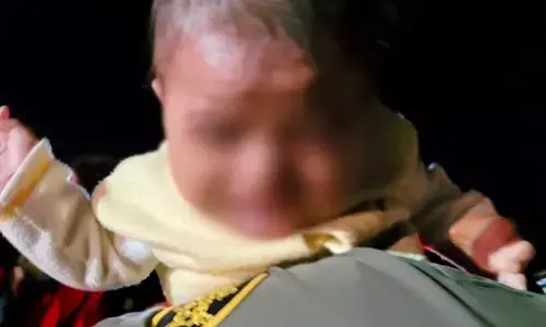 World News: अमेरिका-मेक्सिको सीमा पर छोड़ा गया 2 महीने का बच्चा मिला