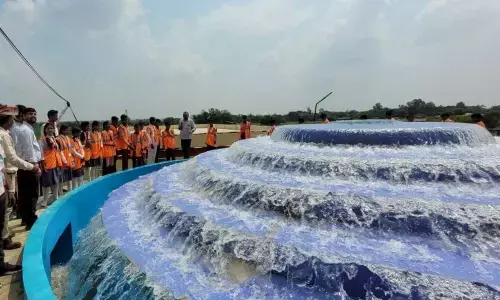 Mirzapur News: मिर्जापुर के स्कूली बच्चों ने देखी वाटर ट्रीटमेंट की प्रक्रिया, जल ज्ञान यात्रा में शामिल हुए बच्चें