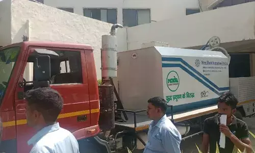 Noida News: नोएडा को मिला 7 हजार लीटर क्षमता वाला ट्रक माउंटेंड वाटर स्प्रिंकल