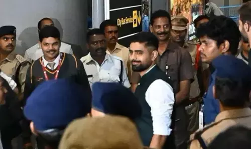 World Cup 2023: हैदराबाद पहुंची पाकिस्तानी टीम, ग्रैंड वेलकम देख भावुक हुए पाकिस्तानी कप्तान बाबर आजम