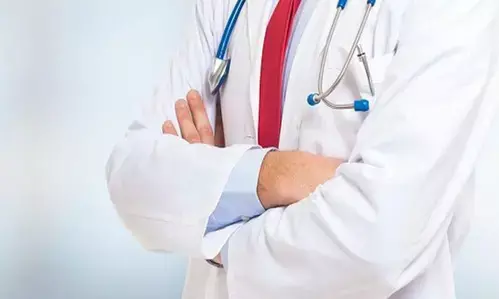 Mainpuri Hospital Seized: बाइक पर रखा युवती की लाश तो सील हुआ अस्पताल