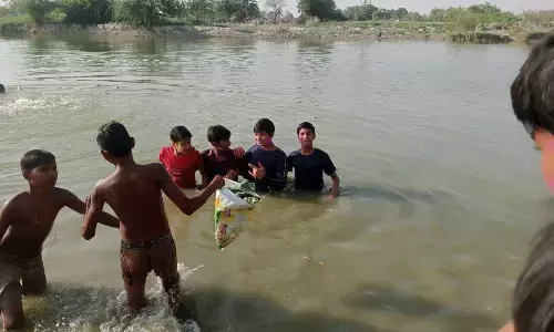 Mayur Vihar News : मूर्ति विसर्जन के दौरान बड़ा हादसा, पानी में डूबे कई लोग, दो सगे भाइयों की मौत, कई घायल