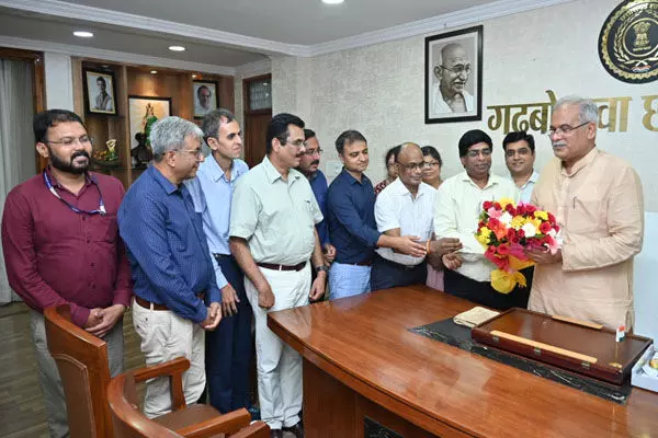 CG जनसंपर्क अधिकारी संघ के प्रतिनिधियों ने CM भूपेश बघेल से की मुलाकात, सेटअप रिविजन सहित विभाग की अन्य मांगों को पूरा करने के लिए दिया धन्यवाद CG जनसंपर्क अधिकारी संघ के प्रतिनिधियों ने CM भूपेश बघेल से की मुलाकात, सेटअप रिविजन सहित विभाग की अन्य मांगों को पूरा करने के लिए दिया धन्यवाद