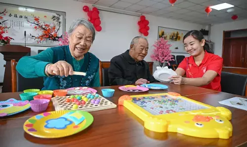 China Aging Populationचीन में बुजुर्गों की बढ़ती आबादी समस्या बनी, सामाजिक-आर्थिक स्थितियों पर पड़ सकता है विपरीत प्रभाव