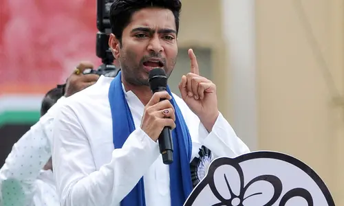 TMC महासचिव अभिषेक बनर्जी ने केंद्र और IRCTC पर लगाया बड़ा आरोप