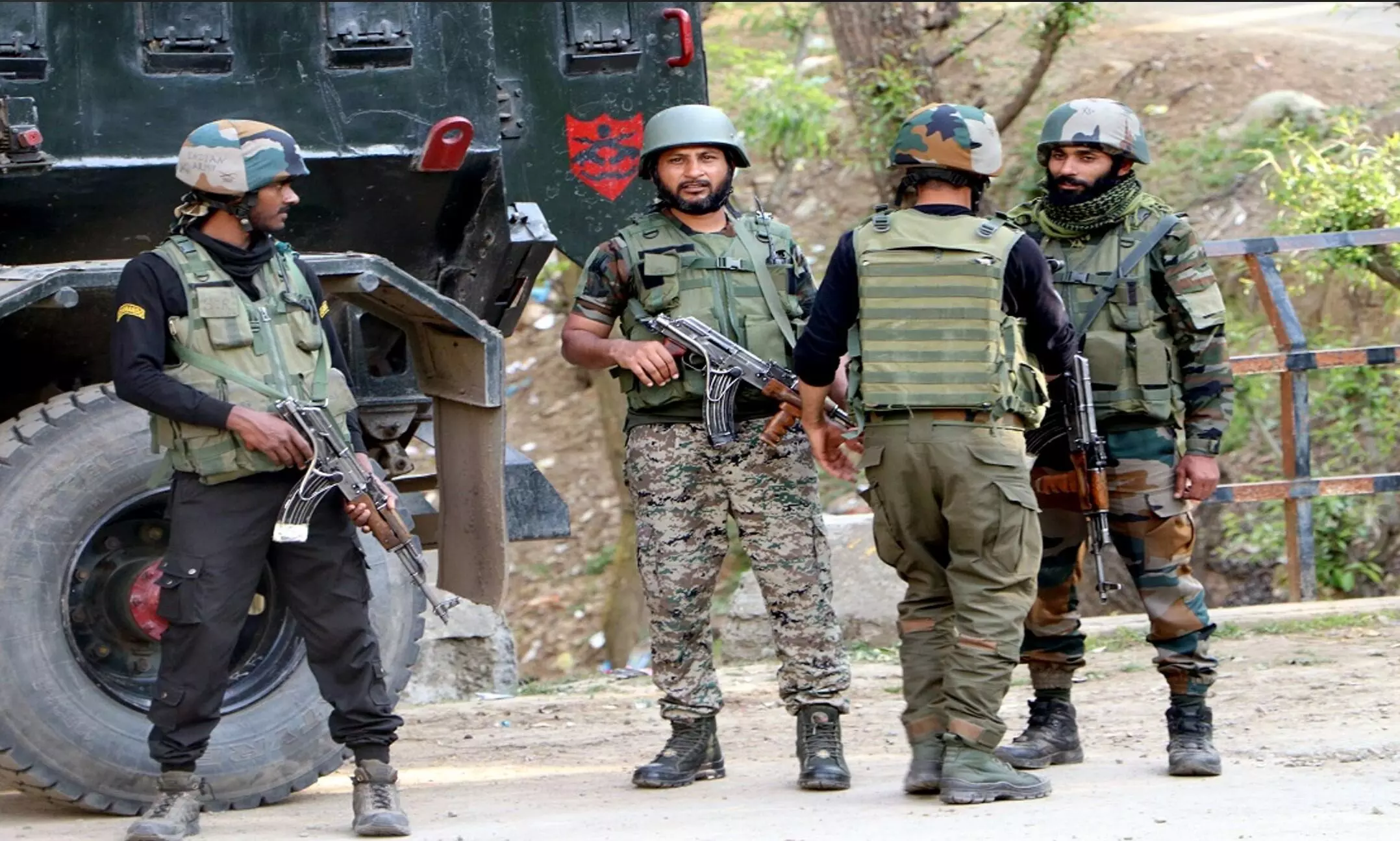 Kupwara Encounter Today: जम्मू-कश्मीर में सुरक्षाबलों ने मार गिराए 2 आतंकी, घुसपैठ की कोशिश नाकाम, पास से मिली पाकिस्तानी करेंसी Kupwara Encounter Today: जम्मू-कश्मीर में सुरक्षाबलों ने मार गिराए 2 आतंकी, घुसपैठ की कोशिश नाकाम, पास से मिली पाकिस्तानी करेंसी
