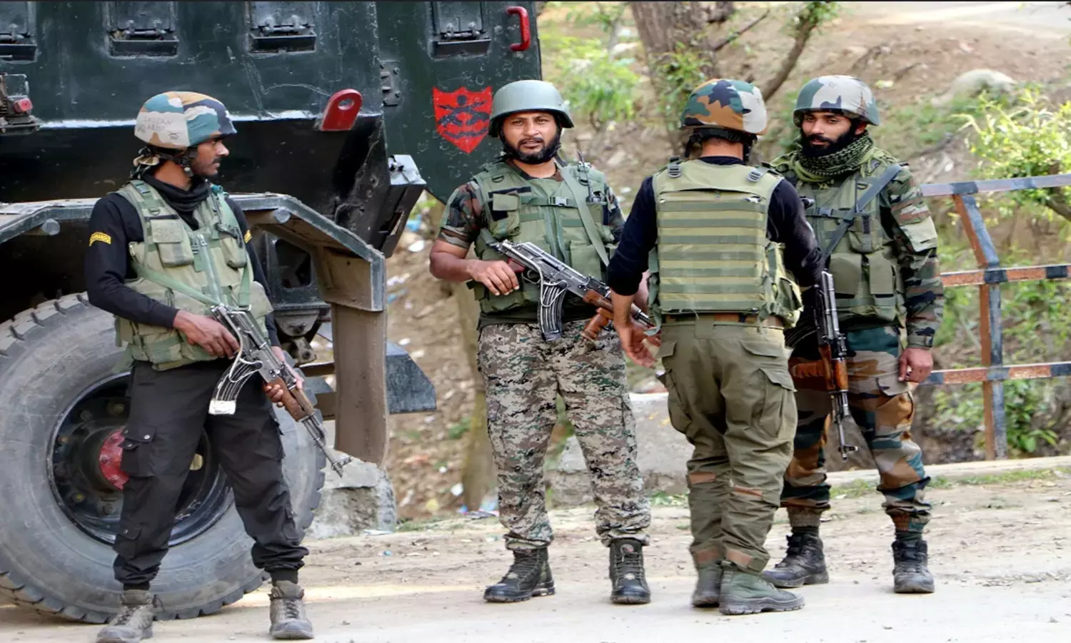 Kupwara Encounter Today: जम्मू-कश्मीर में सुरक्षाबलों ने मार गिराए 2 आतंकी, घुसपैठ की कोशिश नाकाम, पास से मिली पाकिस्तानी करेंसी Kupwara Encounter Today: जम्मू-कश्मीर में सुरक्षाबलों ने मार गिराए 2 आतंकी, घुसपैठ की कोशिश नाकाम, पास से मिली पाकिस्तानी करेंसी