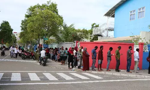 Maldives Presidential Elections : मालदीव में राष्ट्रपति चुनाव के लिए मतदान जारी, जानें बड़े चुनावी मुद्दे