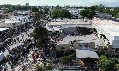 चर्च की छत गिरने से सात की मौत, 30 अन्य मलबे में फंसे... घटना के वक्त 100 लोग थे अंदर...