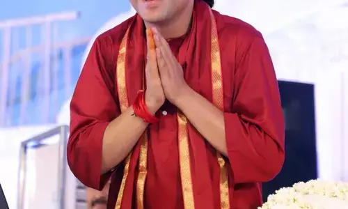 Dhirendra Shastri: गया पहुंचे धीरेन्द्र कृष्ण शास्त्री, नहीं लगेगा दरबार
