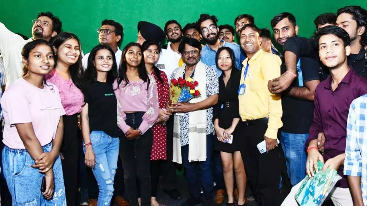 मशहूर फिल्म कलाकार रघुवीर यादव ने किया आंजनेय विश्वविद्यालय के फिल्म मेकिंग कोर्स का शुभारंभ...