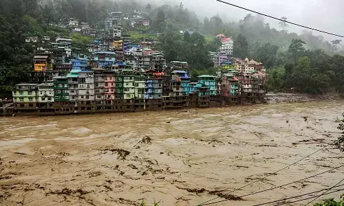 Sikkim Floods: सिक्किम में बाढ़ का कहर, 14 लोगों की मौत, 102 लापता