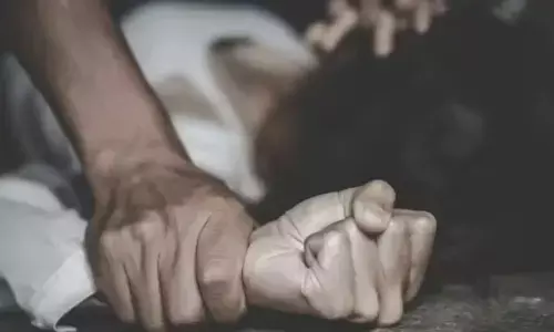 Greater Noida Crime News: प्राइवेट स्कूल के मालिक ने महिला टीचर से किया रेप, वीडियो बनाकर कर रहा था ब्लैकमेल