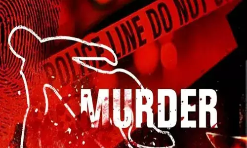 Ghaziabad Crime News: गाजियाबाद में पड़ोसी ने दिनदहाड़े किशोरी पर किया तलवार से वार, हालत गंभीर, पुलिस बल तैनात