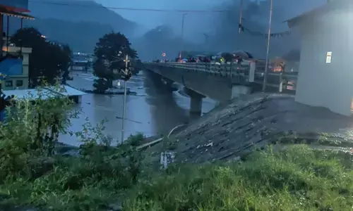 Sikkim Floods: बाढ़ में बह गया सेना का बक्सा-बारूद, खोजबीन में लगे कुत्ते