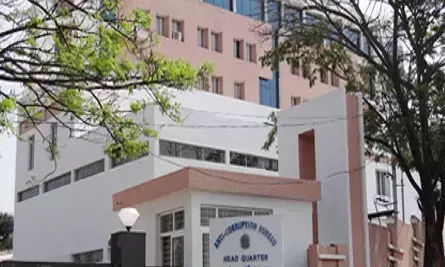 Telangana Today: पब मालिक से रिश्वत लेने के आरोपी 2 पुलिसवालों पर FIR