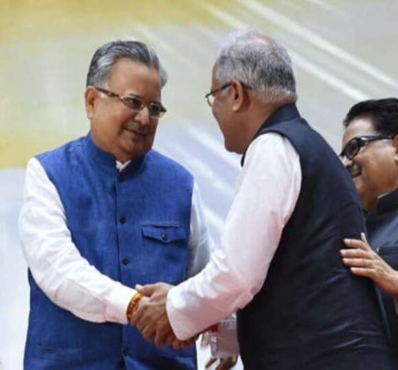 17 दिसंबर 2018 को रायपुर के इंडोर स्‍टेडियम में आयोजित मुख्‍यमंत्री भूपेश बघेल के शपथ ग्रहण समारोह की है यह तस्‍वीर