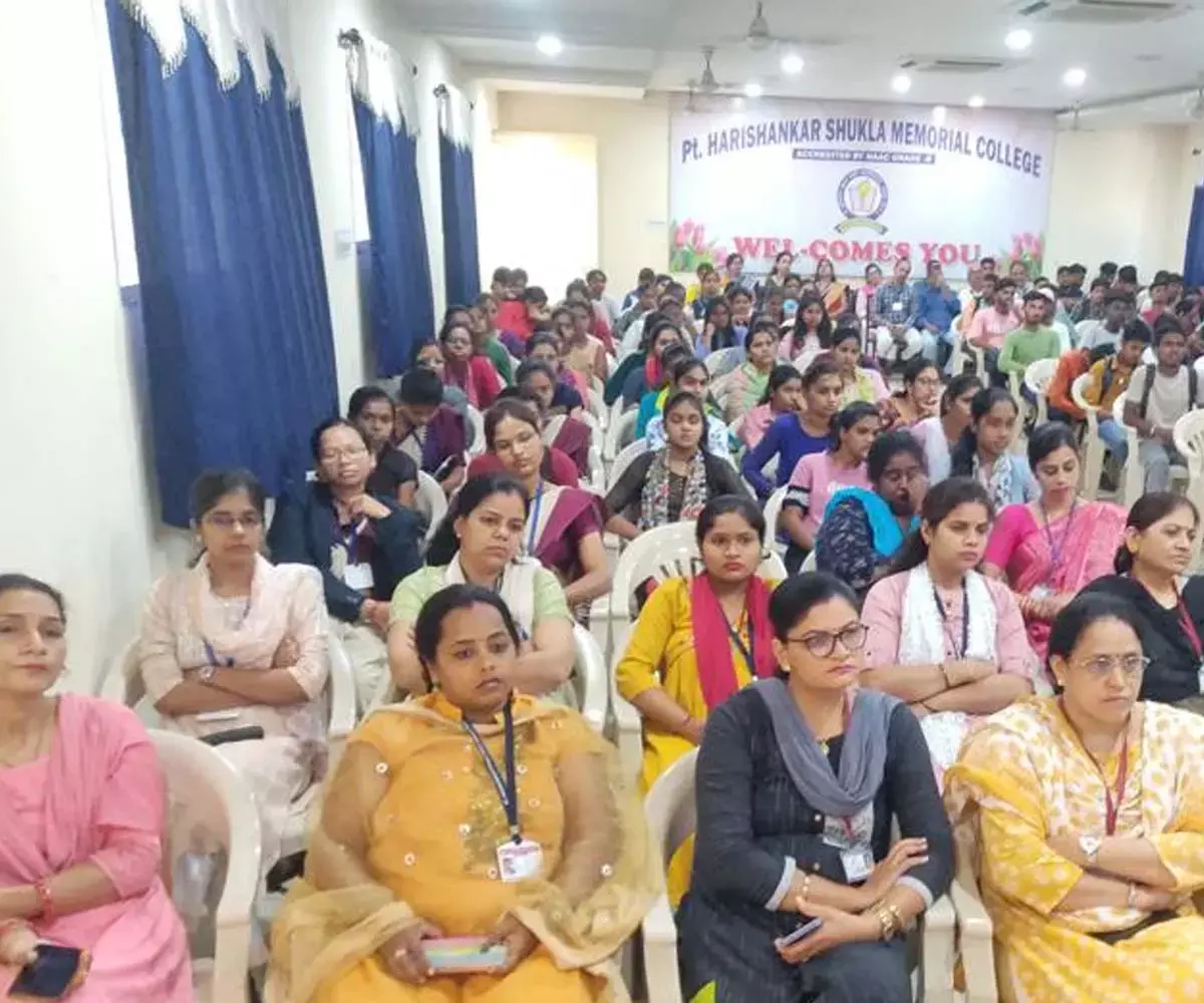 Chhattisgarh News: हरिशंकर शुक्ल कॉलेज में मेडिटेशन वर्कशॉप...
