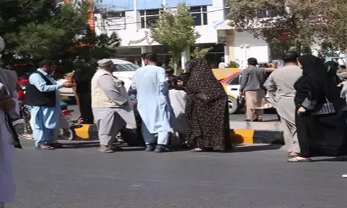 इस देश में भूकंप से 120 लोगों की मौत, लगभग 1,000 घायल... मची अफरा-तफरी...