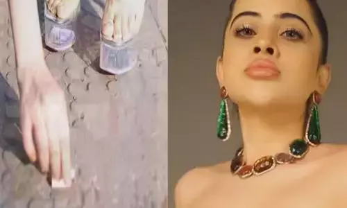 Urfi Javed Video : जली सिगरेट बीनकर उर्फी जावेद ने बनाई ऐसी ड्रेस, VIDEO देख लोगों का दिमाग हुआ पाव-भाजी...