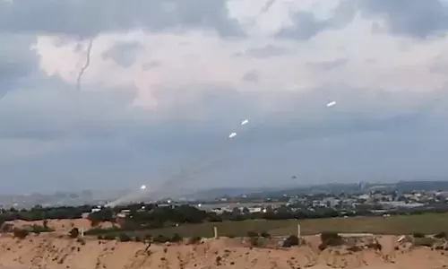 Israel Palestine War: इजरायल-हमास युद्ध में अब तक 1,100 से ज्‍यादा लोगों की मौत, सैकड़ों बंधक, वैश्विक बाजारों पर भी असर