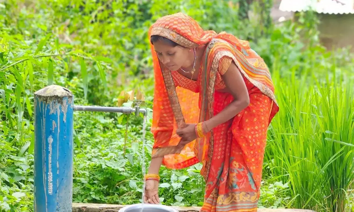 CG जल जीवन मिशन के कनेक्शन लगने के बाद पुष्पांजलि को अब पानी लेने नहीं जाना पड़ता घर से बाहर