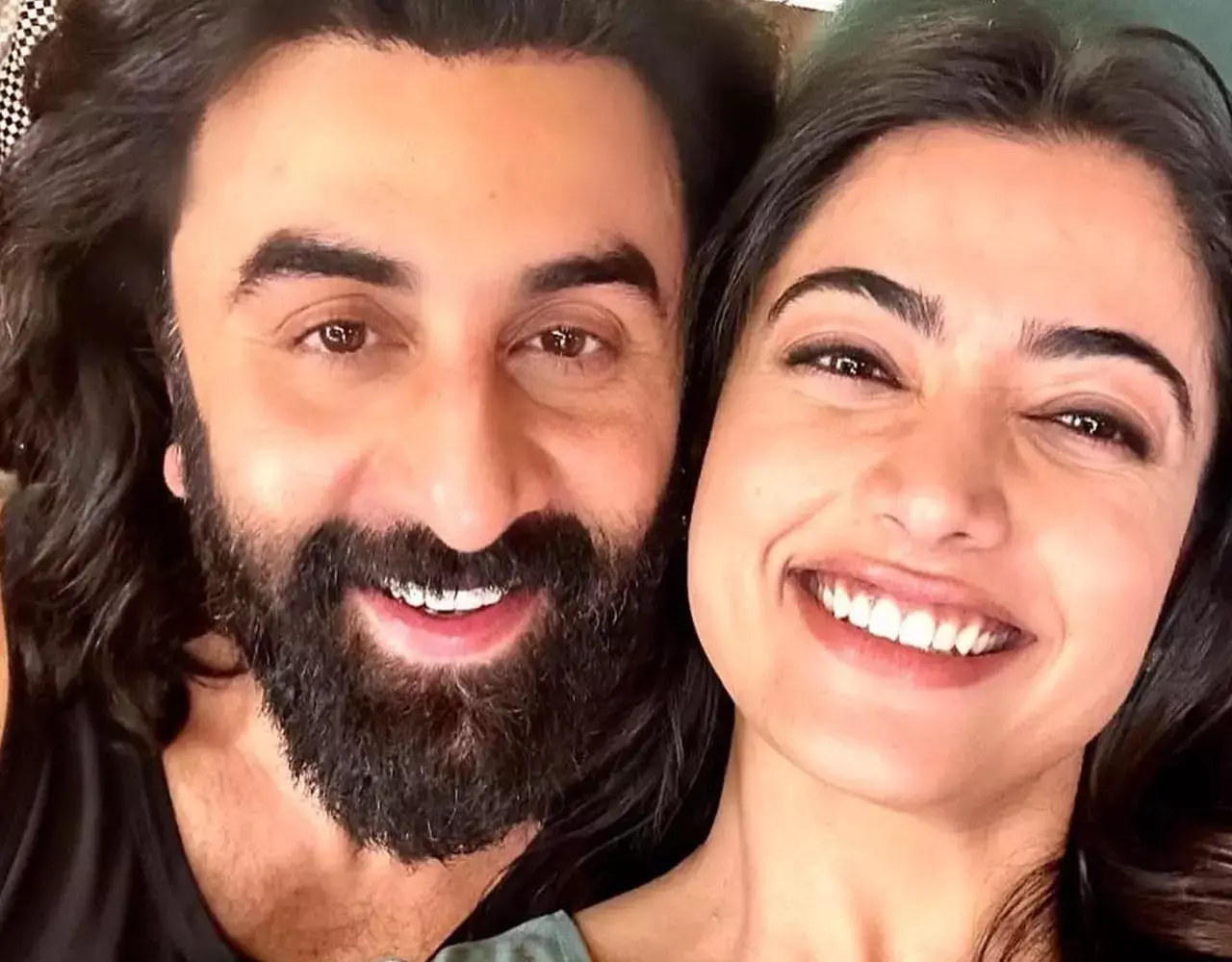 Ranbir-Rashmika Bold Scene: रश्मिका मंदाना-रणबीर का बोल्ड सीन हुआ लीक, इस हाल में नजर आए दोनों, वीडियो वायरल... Ranbir-Rashmika Bold Scene: रश्मिका मंदाना-रणबीर का बोल्ड सीन हुआ लीक, इस हाल में नजर आए दोनों, वीडियो वायरल...