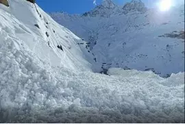 बर्फ़बारी की चपेट में आयी आर्मी की ट्रेनिंग टीम - एक की मौत, 3 लापता