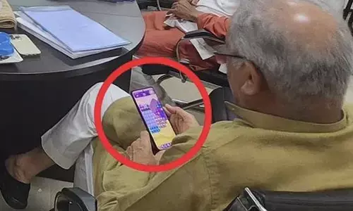 Chhattisgarh Politics: मीटिंग में मोबाइल पर गेम खेल रहे थे सीए भूपेश: भाजपा बोली-सरकार तो आनी नहीं है…इस पर सीएम ने भी किया तगड़ा पलटवार