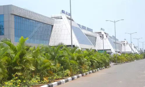 Kozhikode Airport: कोझिकोड एयरपोर्ट पर सोने की तस्करी के मामले में सीआईएसएफ अधिकारी निलंबित