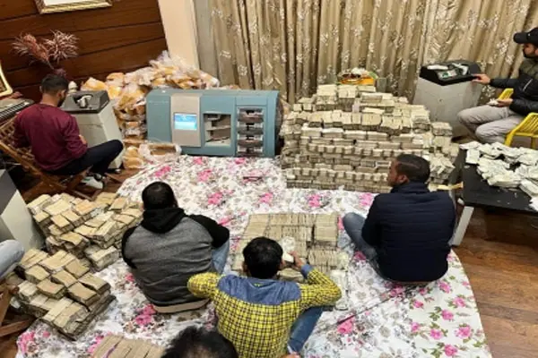 state assembly election: आयकर की रेड: बिस्तर के नीचे 23 बक्सों में मिले 42 करोड़ नगदी...  पूर्व महिला पार्षद और उसके पति से पूछताछ...