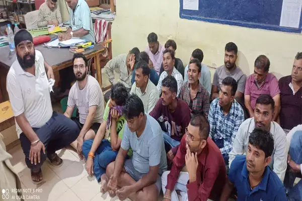 Baloda Bazaar News: जुआ में सब भाई-भाई: कांग्रेस, भाजपा नेता का हाई प्रोफाइल जुआ, पुलिस ने 24 जुआरियों को पकड़ा, 10 लाख नगदी व दो कार जब्त