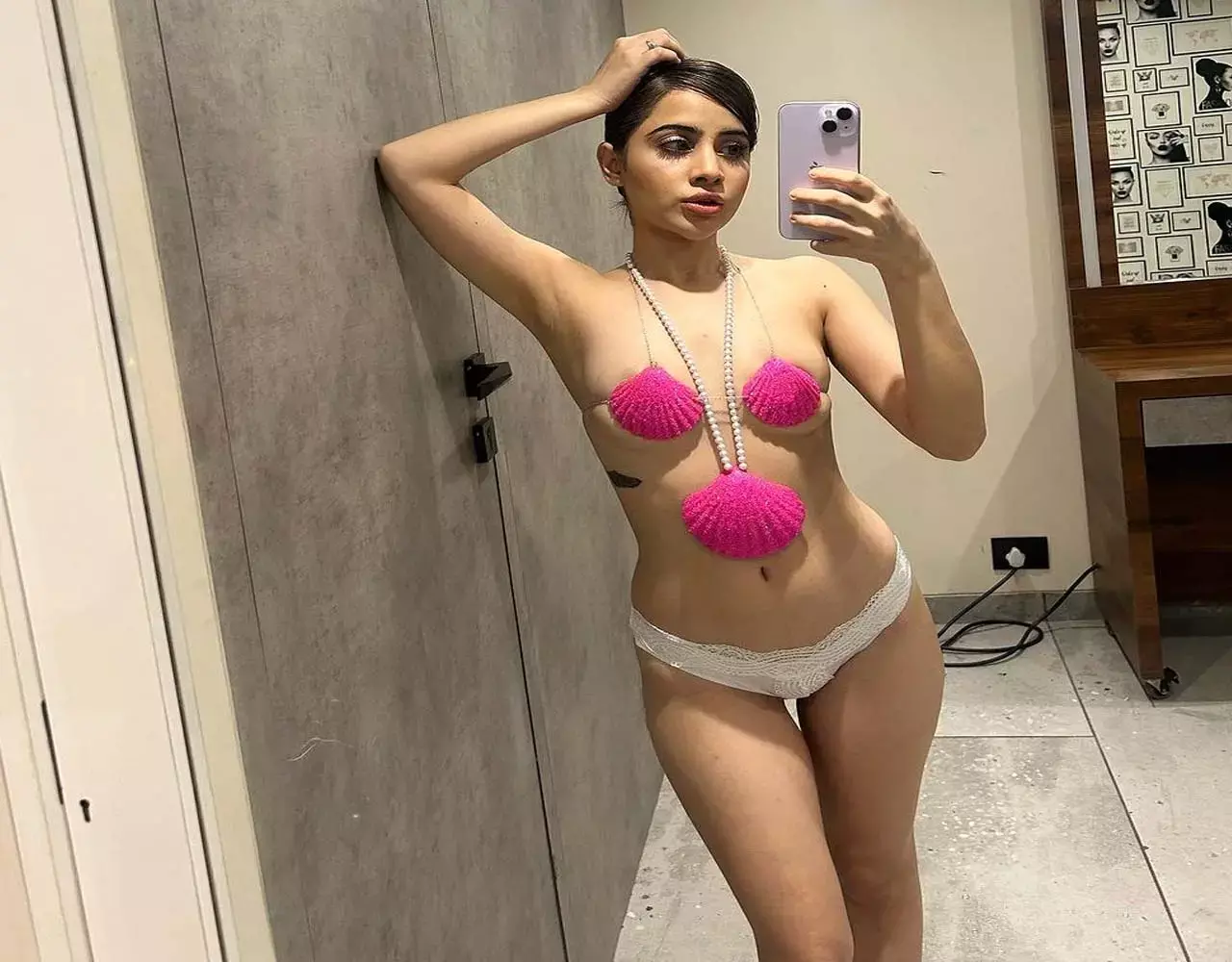Urfi Javed: OMG! अब ये क्या पहनकर उर्फी जावेद ने करवाई बोल्ड फोटोशूट, लुक देख फैंस के उड़े होश...