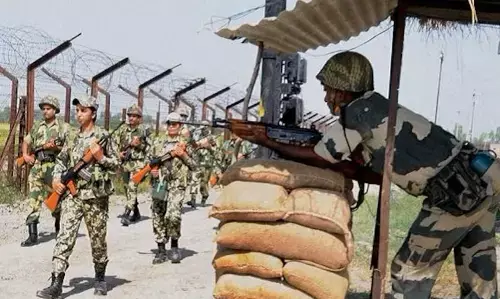 Pakistan Violated Ceasefire: पाकिस्तान ने LOC पर किया सीजफायर का उल्लंघन, गोलीबारी में 2 BSF जवान घायल, भारत ने भी दागे गोले