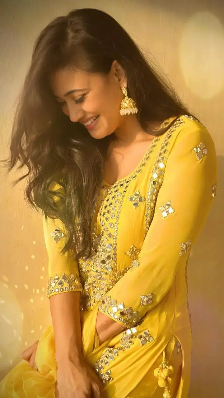 बोल्डनेस छोड़ सिंपल लुक में श्वेता तिवारी ने मचाया कहर, देखिए ये खूबसूरत तस्वीरें...