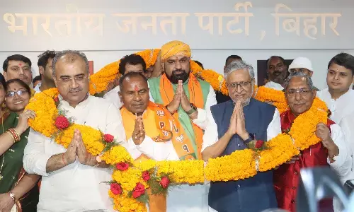 Lalan Paswan Join BJP: जेडीयू से इस्तीफा देने वाले ललन पासवान भाजपा में हुए शामिल, जानिए पूरा मामला?
