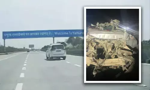 Yamuna Expressway News: यमुना एक्सप्रेस-वे पर भीषण हादसा, वैन में सवार 5 लोगों की मौके पर मौत, तीन घायल