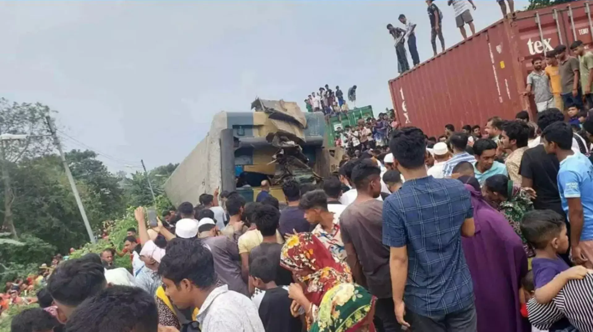 Bangladesh Train Accident: बांग्लादेश में दर्दनाक हादसा, 2 ट्रेनों के बीच भयंकर टक्कर, 13 लोगों की मौत, कई घायल