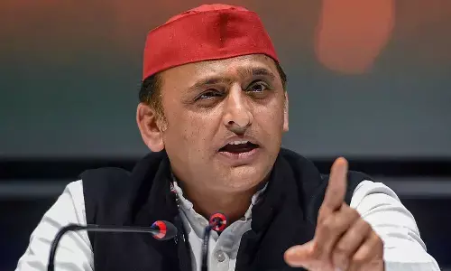 Akhilesh News: अखिलेश ने आजम व उनके बेटे को अलग-अलग जेलों में रखने के लिए यूपी सरकार की आलोचना की