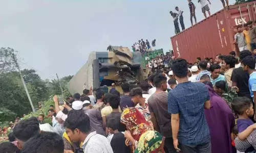 Bangladesh Train Accident: बांग्लादेश में दर्दनाक हादसा, 2 ट्रेनों के बीच भयंकर टक्कर, 13 लोगों की मौत, कई घायल