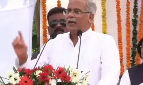 CG सियासी दांव: महंत के गढ़ में CM भूपेश के किसानों के कर्ज पर बड़ी घोषणा के क्या हैं सियासी मायने, पढ़िए NPG की रिपोर्ट...