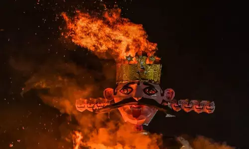 Bihar News: पटना सहित कई शहरों में धूं-धूंकर जला बुराई के प्रतीक रावण का पुतला